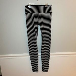 Black and white striped lulu leggings 25’!